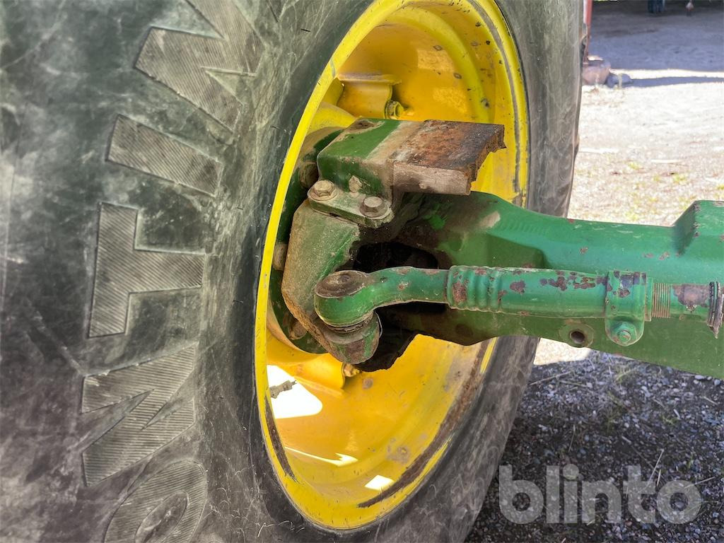 Trator JOHN DEERE 3640 MFWD: foto 17