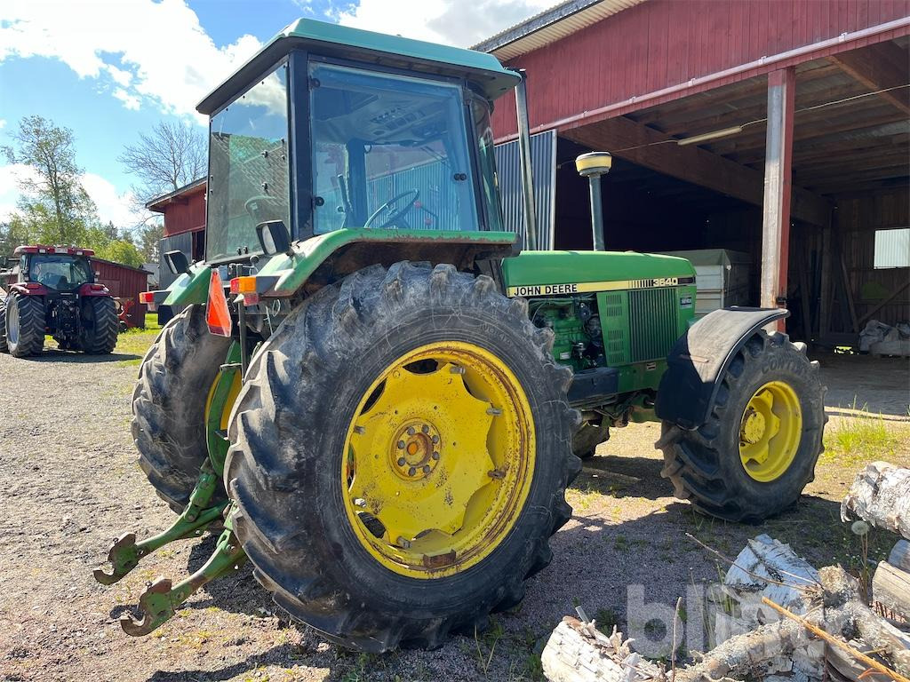 Trator JOHN DEERE 3640 MFWD: foto 7