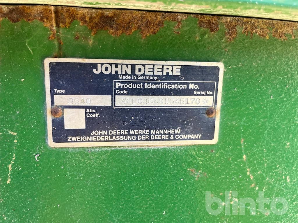 Trator JOHN DEERE 3640 MFWD: foto 26