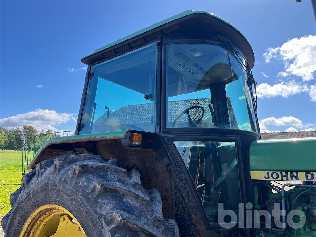 Trator JOHN DEERE 3640 MFWD: foto 29