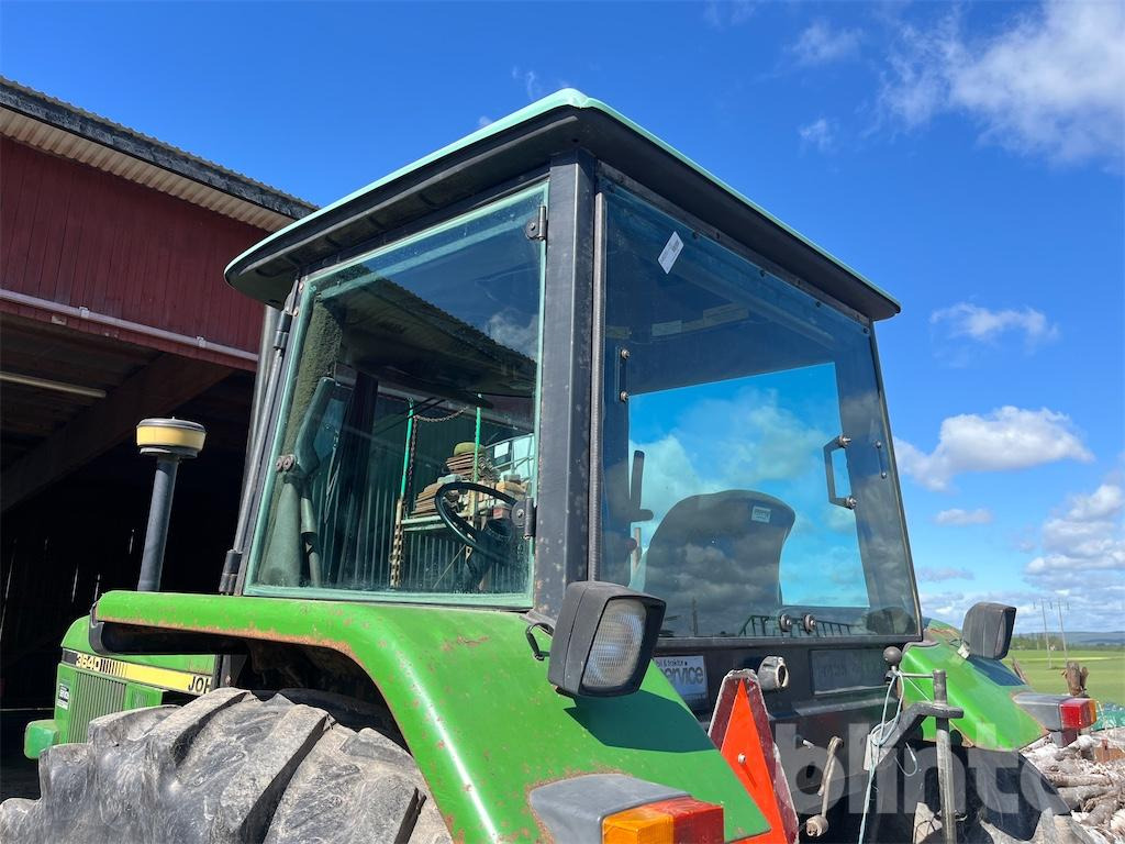 Trator JOHN DEERE 3640 MFWD: foto 43