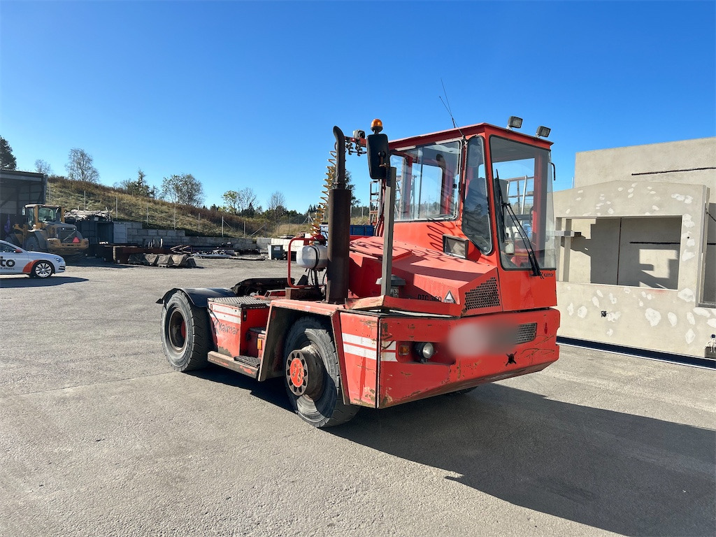 KALMAR DTC 360-44 - Tractor de terminal: foto 1 KALMAR DTC 360-44 - Tractor de terminal: foto 1