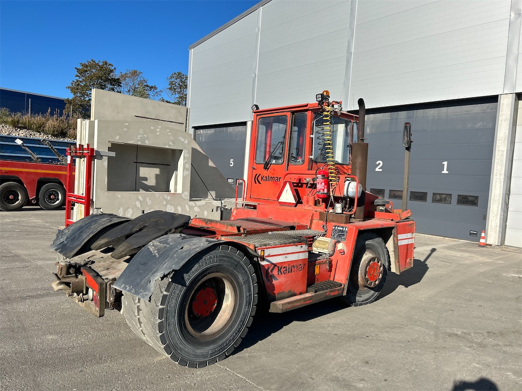 KALMAR DTC 360-44 - Tractor de terminal: foto 4 KALMAR DTC 360-44 - Tractor de terminal: foto 4