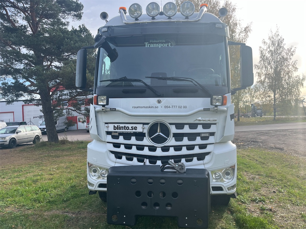 MERCEDES-BENZ Arocs 3251 8x4 - Camião polibenne: foto 2 MERCEDES-BENZ Arocs 3251 8x4 - Camião polibenne: foto 2