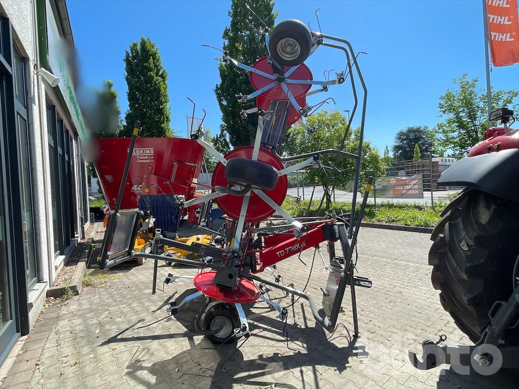 Massey Ferguson 776X DN - Ancinho enleirador: foto 3 Massey Ferguson 776X DN - Ancinho enleirador: foto 3