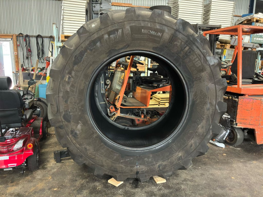 Michelin 900/65R46 - Pneu por Trator: foto 2 Michelin 900/65R46 - Pneu por Trator: foto 2