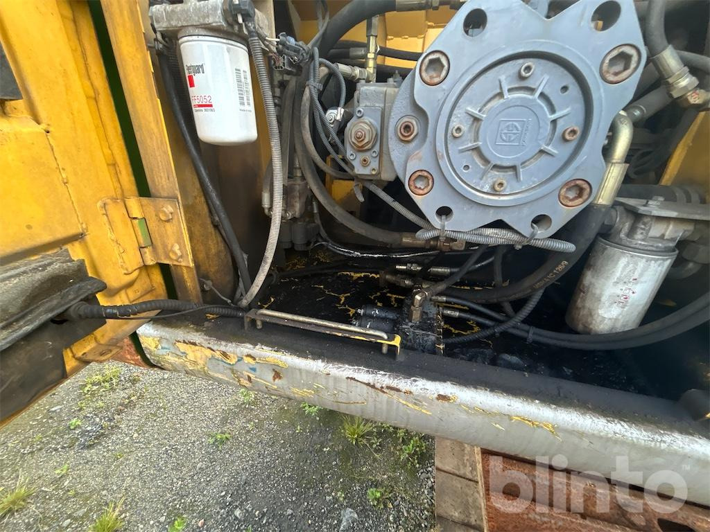 Escavadora de rastos New Holland E215: foto 46