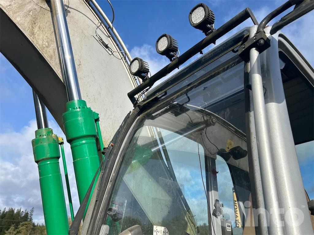 Escavadora de rastos New Holland E215: foto 22