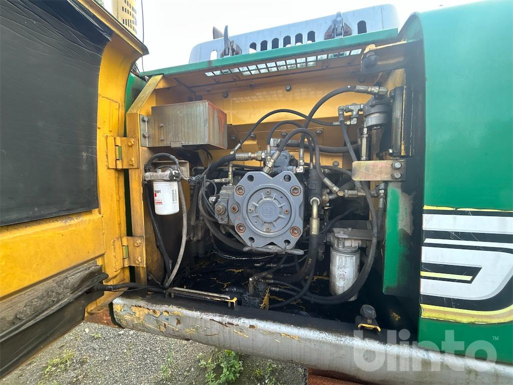 Escavadora de rastos New Holland E215: foto 45