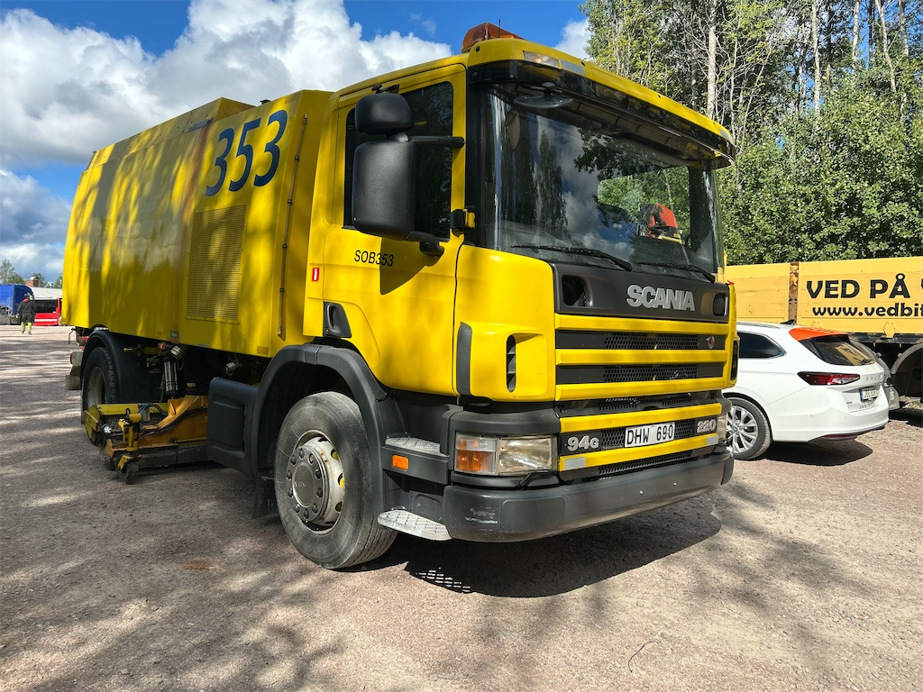 SCANIA P94GB4X2NA220 - Caminhão de lixo: foto 2 SCANIA P94GB4X2NA220 - Caminhão de lixo: foto 2