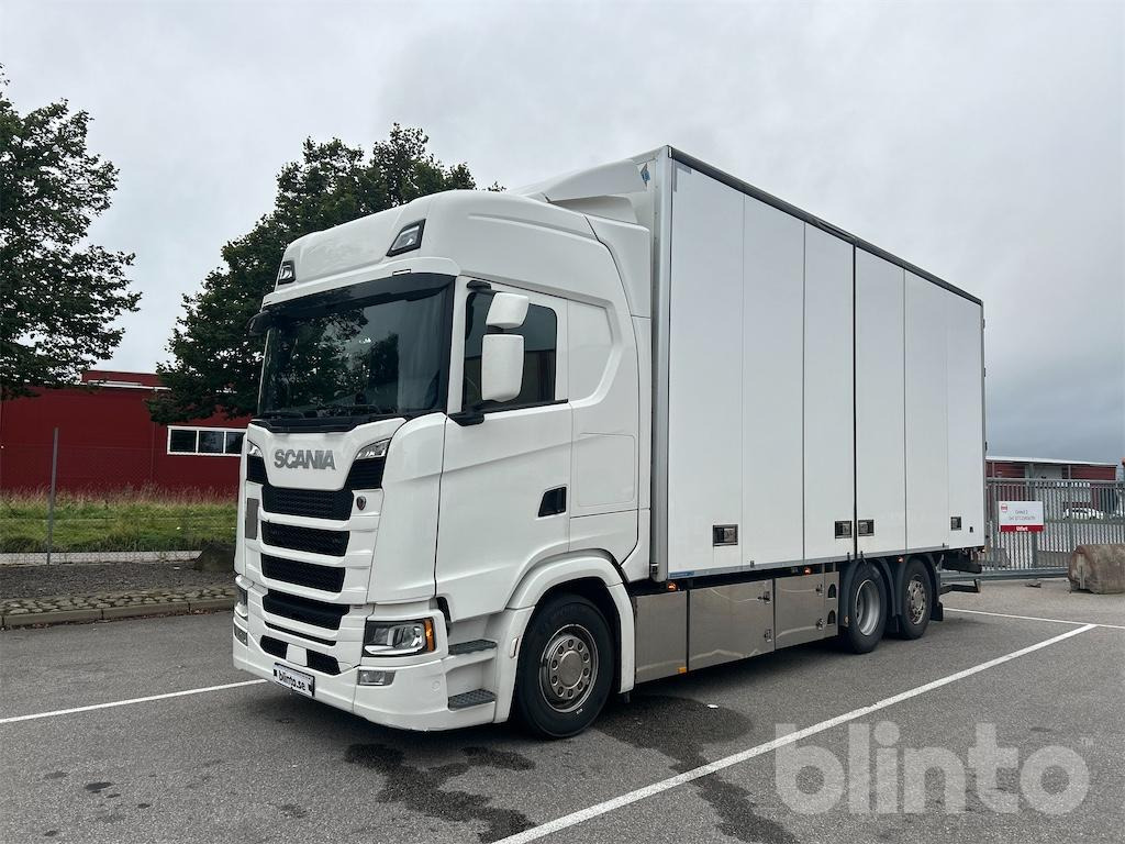 SCANIA S450 B6X2*4NB - Camião furgão: foto 1 SCANIA S450 B6X2*4NB - Camião furgão: foto 1