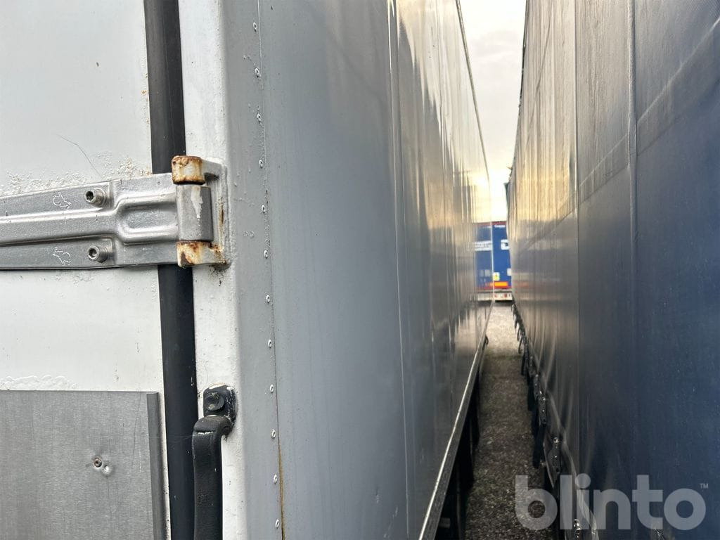 SCHMITZ SKO 24 - Reboque isotérmico: foto 4 SCHMITZ SKO 24 - Reboque isotérmico: foto 4