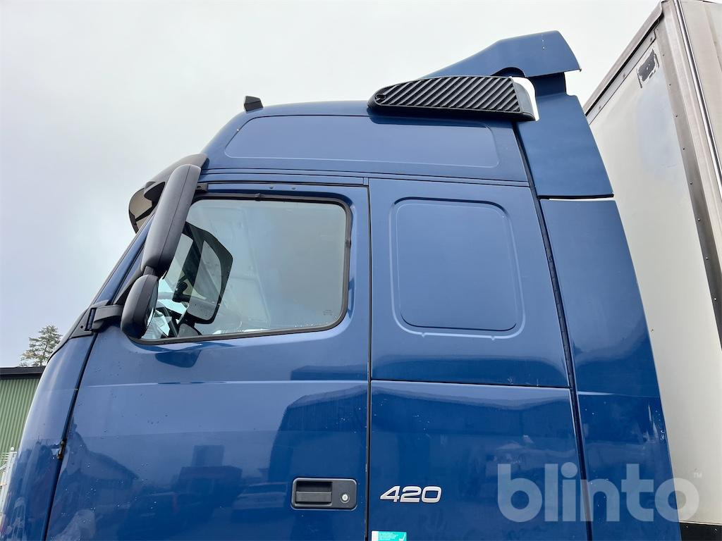 Tractor, Semi-reboque furgão VOLVO FH 4*2 Sandströms Trailer med kran: foto 34