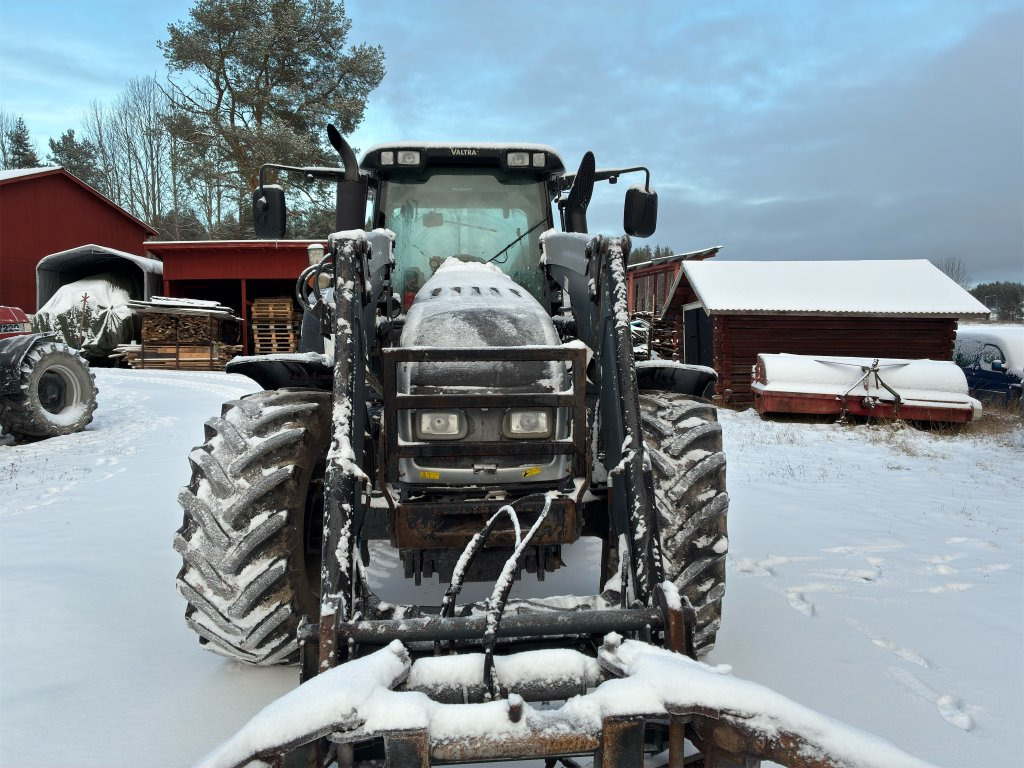 VALTRA T202 med lastare - Trator: foto 2 VALTRA T202 med lastare - Trator: foto 2