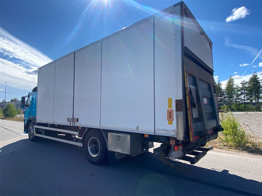 VOLVO FM 4*2 330 - Camião furgão: foto 3 VOLVO FM 4*2 330 - Camião furgão: foto 3