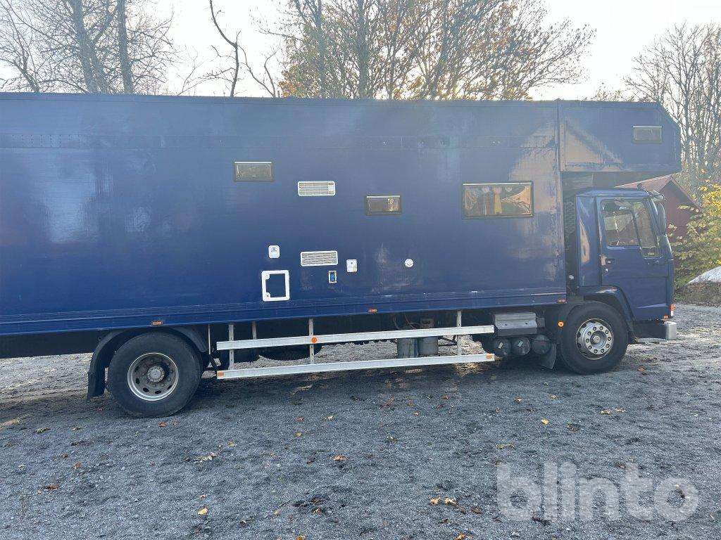 Volvo FL7 4X2 - Camião de transporte de cavalos: foto 5 Volvo FL7 4X2 - Camião de transporte de cavalos: foto 5