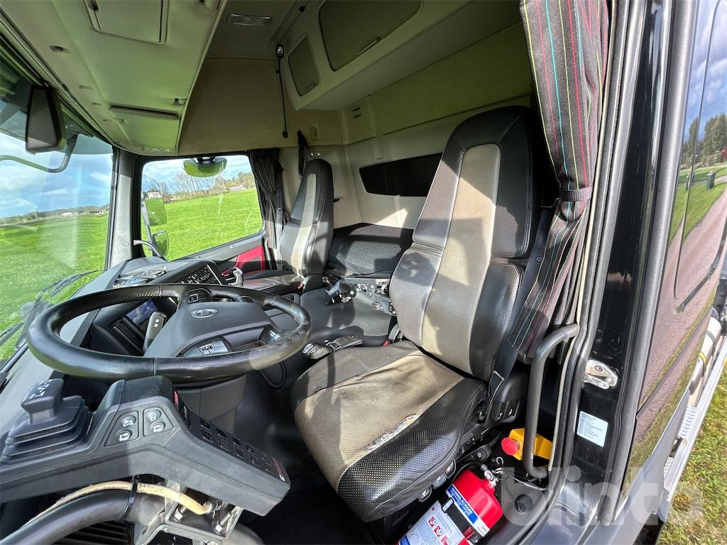 Volvo FMX460 6x2 HIAB Ultima 18T - Camião polibenne: foto 4 Volvo FMX460 6x2 HIAB Ultima 18T - Camião polibenne: foto 4