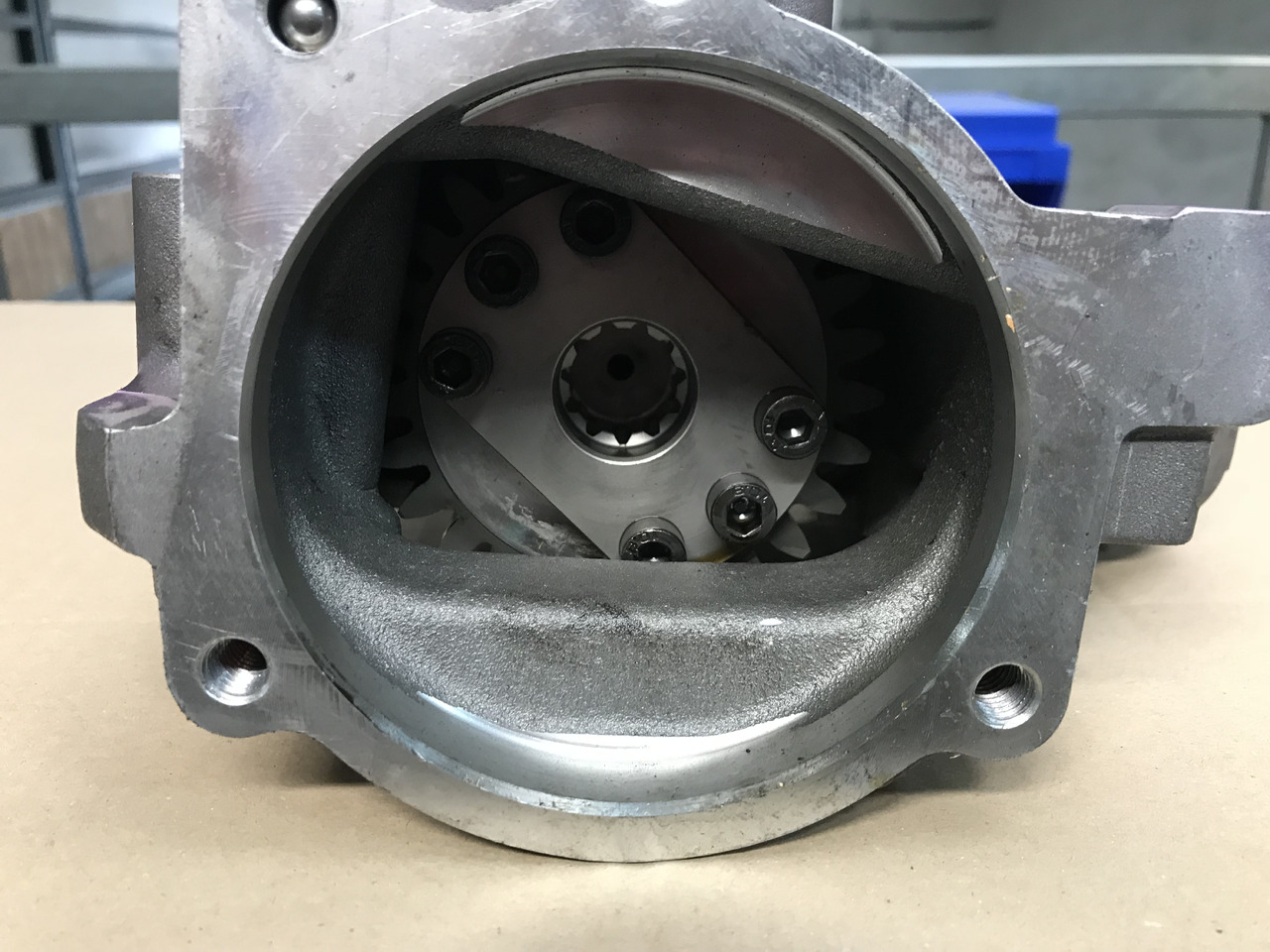 CARCASSA RIDUTTORE ASSEMBLAGGIO POMPA CARBURANTE ALTA PRESSIONE MAN 51385075020 - Bomba de combustivel por Camião: foto 4 CARCASSA RIDUTTORE ASSEMBLAGGIO POMPA CARBURANTE ALTA PRESSIONE MAN 51385075020 - Bomba de combustivel por Camião: foto 4
