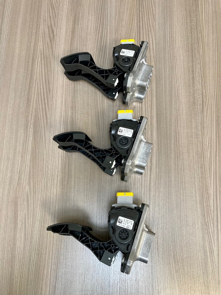 SENSORE POSIZIONE DEL PEDALE - MAN 81259706103 - HELLA 6PV 009 371-00 / 6PV 009 371-711 - Pedal por Camião: foto 1 SENSORE POSIZIONE DEL PEDALE - MAN 81259706103 - HELLA 6PV 009 371-00 / 6PV 009 371-711 - Pedal por Camião: foto 1