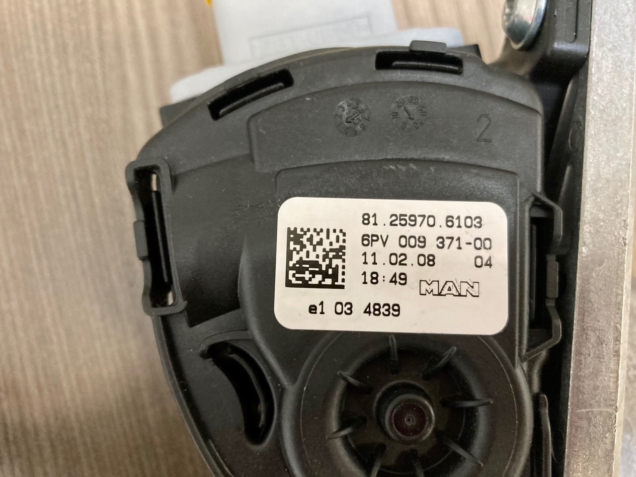 SENSORE POSIZIONE DEL PEDALE - MAN 81259706103 - HELLA 6PV 009 371-00 / 6PV 009 371-711 - Pedal por Camião: foto 4 SENSORE POSIZIONE DEL PEDALE - MAN 81259706103 - HELLA 6PV 009 371-00 / 6PV 009 371-711 - Pedal por Camião: foto 4