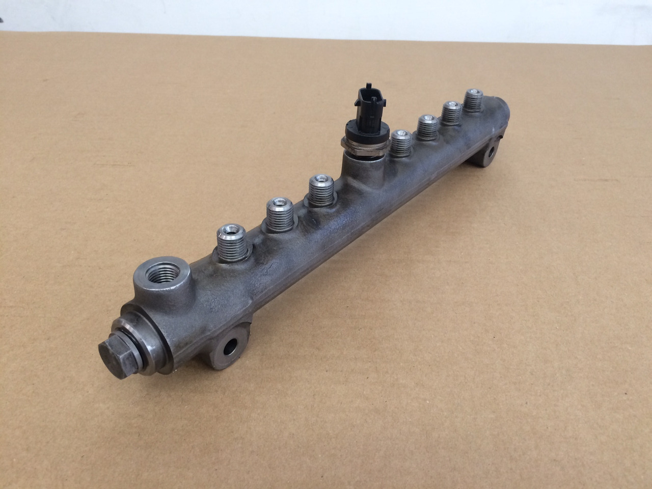 TUBO PRESSIONE COMMON RAIL MAN 51103116063 - Sistema de combustível: foto 2 TUBO PRESSIONE COMMON RAIL MAN 51103116063 - Sistema de combustível: foto 2