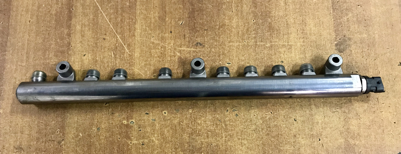 TUBO PRESSIONE RAIL PER MOTORI MAN D2066 - D2676 - Sistema de combustível por Camião: foto 1 TUBO PRESSIONE RAIL PER MOTORI MAN D2066 - D2676 - Sistema de combustível por Camião: foto 1