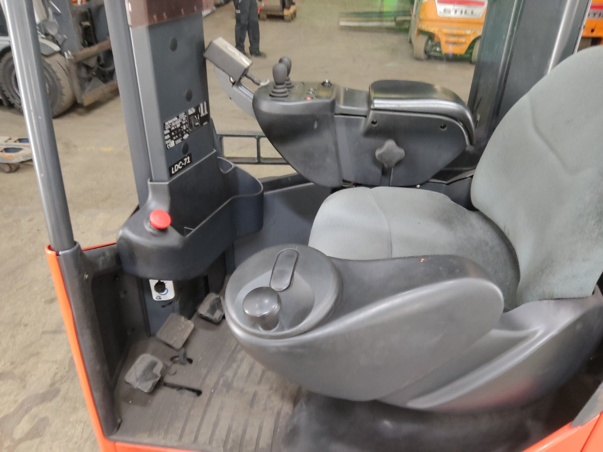 Linde R14X-03 - Empilhador retráctil: foto 3 Linde R14X-03 - Empilhador retráctil: foto 3