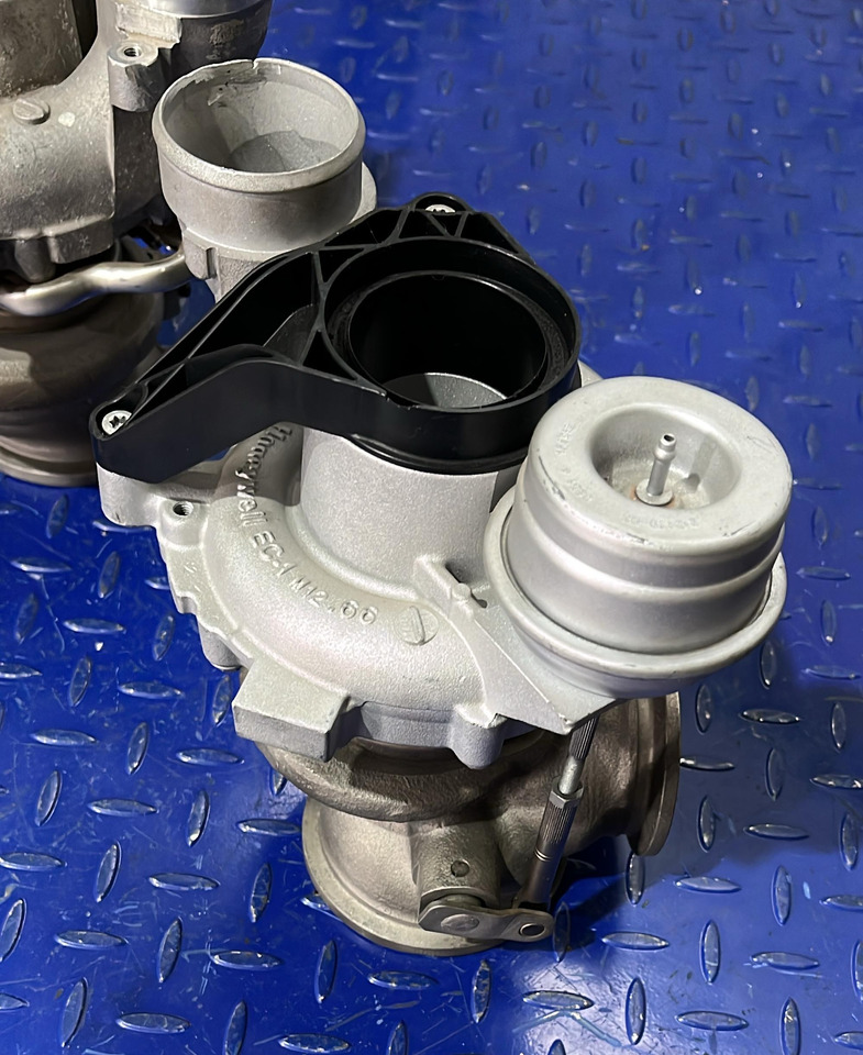 BMW Turbocharger S63N/R 4.4L V8 7849045+7849044 (SET) - Turbocompressor: foto 4 BMW Turbocharger S63N/R 4.4L V8 7849045+7849044 (SET) - Turbocompressor: foto 4