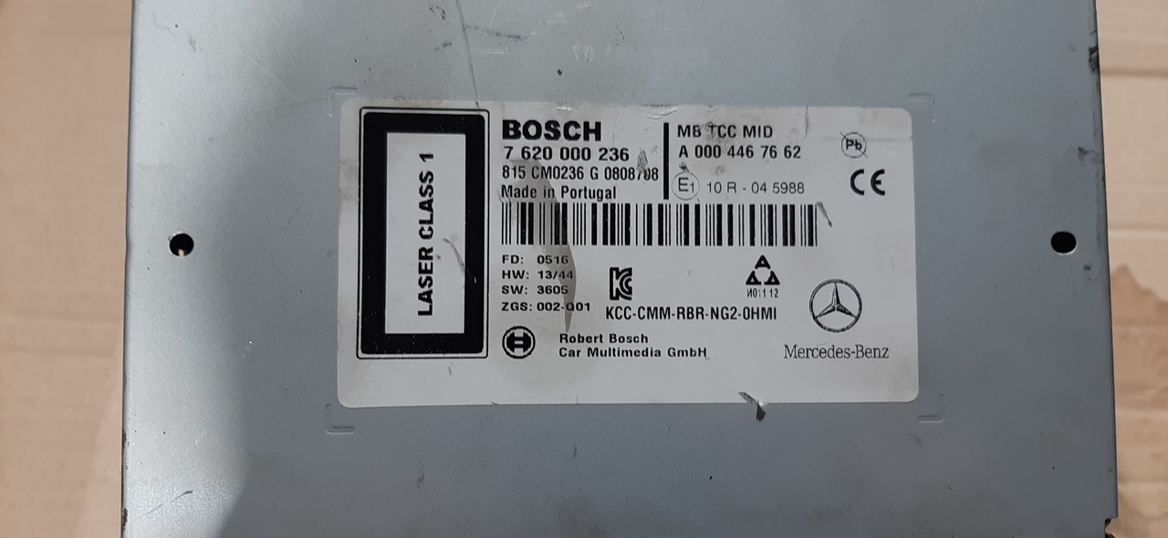 BOSCH / REXROTH Mercedes Actros MP4 CD Player A0004467662 - Cabine e interior por Camião: foto 3 BOSCH / REXROTH Mercedes Actros MP4 CD Player A0004467662 - Cabine e interior por Camião: foto 3