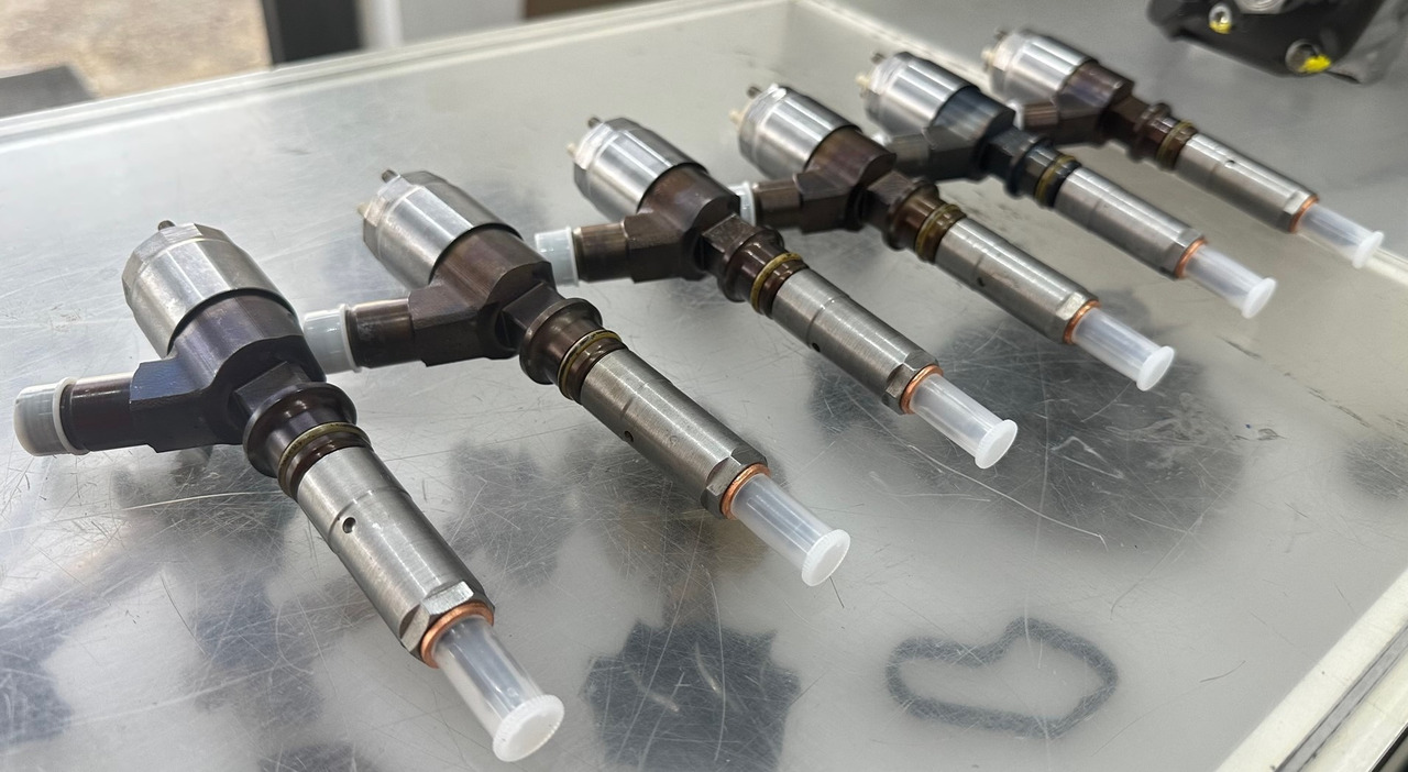 CATERPILLAR Injector 2645A753 - Injector por Máquina de construção: foto 1 CATERPILLAR Injector 2645A753 - Injector por Máquina de construção: foto 1