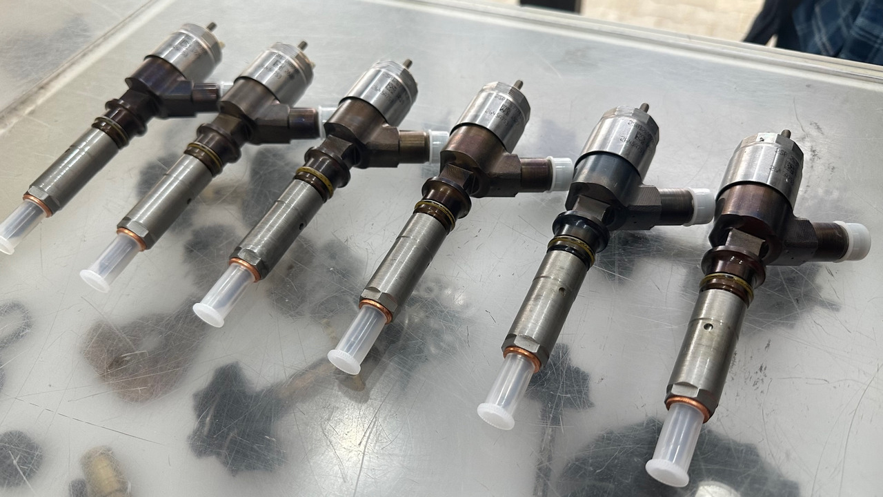 CATERPILLAR Injector 2645A753 - Injector por Máquina de construção: foto 4 CATERPILLAR Injector 2645A753 - Injector por Máquina de construção: foto 4