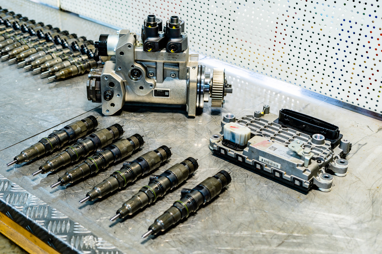 Injectors Detroit Diesel DD15 A4710700887 0445120386 - Injector por Camião: foto 1 Injectors Detroit Diesel DD15 A4710700887 0445120386 - Injector por Camião: foto 1