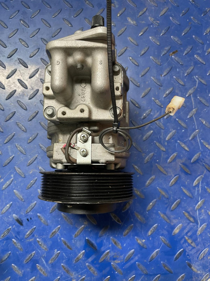 MERCEDES-BENZ Actros, Axor, Atego A0002340811 - Compressor de ar condicionado por Camião: foto 2 MERCEDES-BENZ Actros, Axor, Atego A0002340811 - Compressor de ar condicionado por Camião: foto 2