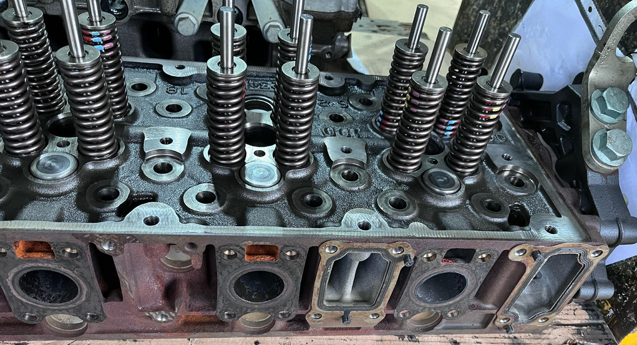 Mercedes Actros MP4 Euro 6 Cylinderhead OM470 - Motor e peças por Camião: foto 4 Mercedes Actros MP4 Euro 6 Cylinderhead OM470 - Motor e peças por Camião: foto 4