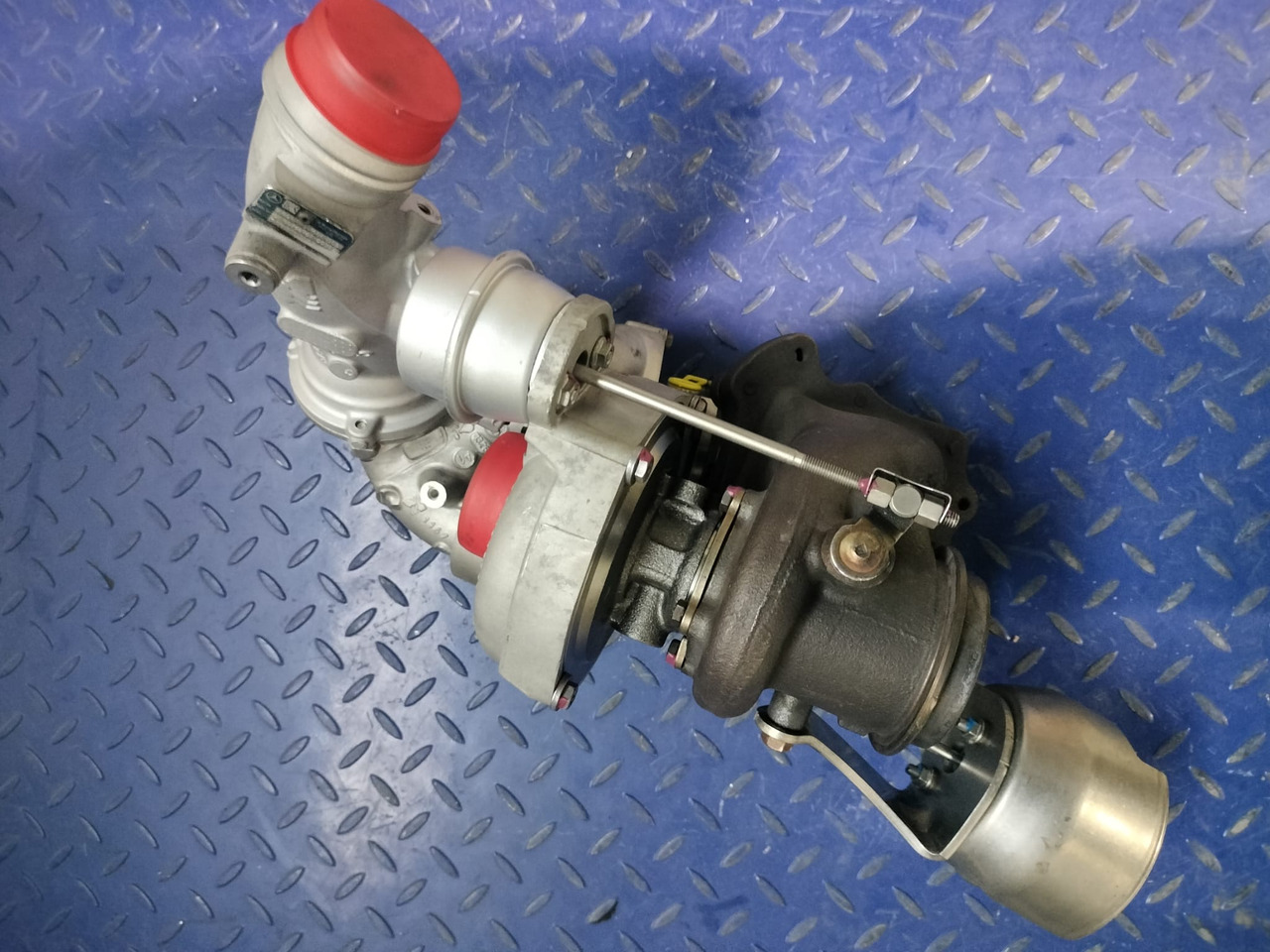 Mercedes Benz BiTurbocharger A6510901686 - Turbocompressor por Veículo comercial: foto 2 Mercedes Benz BiTurbocharger A6510901686 - Turbocompressor por Veículo comercial: foto 2