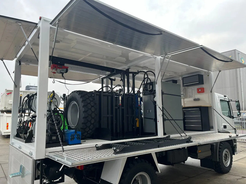 Camião novo Mercedes-Benz Atego 1725 A 4x4 Service Truck: foto 10