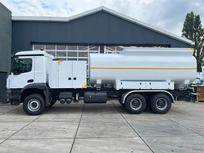 Mercedes-Benz Arocs 3340 6x4 Water Tank Truck - Caminhão tanque: foto 2 Mercedes-Benz Arocs 3340 6x4 Water Tank Truck - Caminhão tanque: foto 2