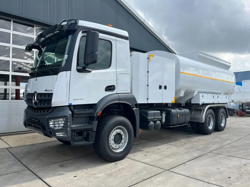 Mercedes-Benz Arocs 3340 6x6 Water Tank Truck - Caminhão tanque: foto 1 Mercedes-Benz Arocs 3340 6x6 Water Tank Truck - Caminhão tanque: foto 1