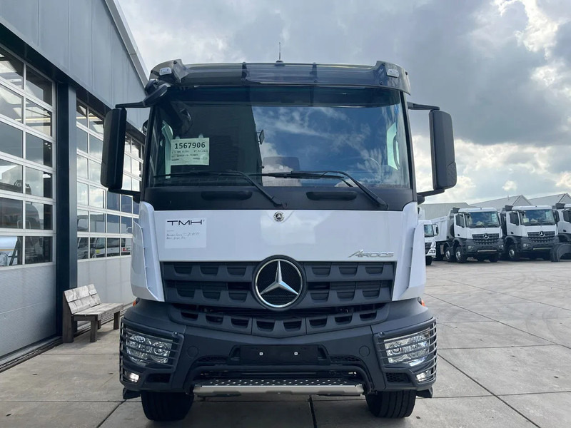 Mercedes-Benz Arocs 3340 6x6 Water Tank Truck - Caminhão tanque: foto 5 Mercedes-Benz Arocs 3340 6x6 Water Tank Truck - Caminhão tanque: foto 5