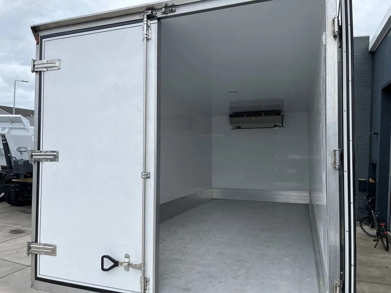 Leasing de Mercedes-Benz Atego 1725 4x4 Refrigerator Truck Mercedes-Benz Atego 1725 4x4 Refrigerator Truck: foto 10 Leasing de Mercedes-Benz Atego 1725 4x4 Refrigerator Truck Mercedes-Benz Atego 1725 4x4 Refrigerator Truck: foto 10