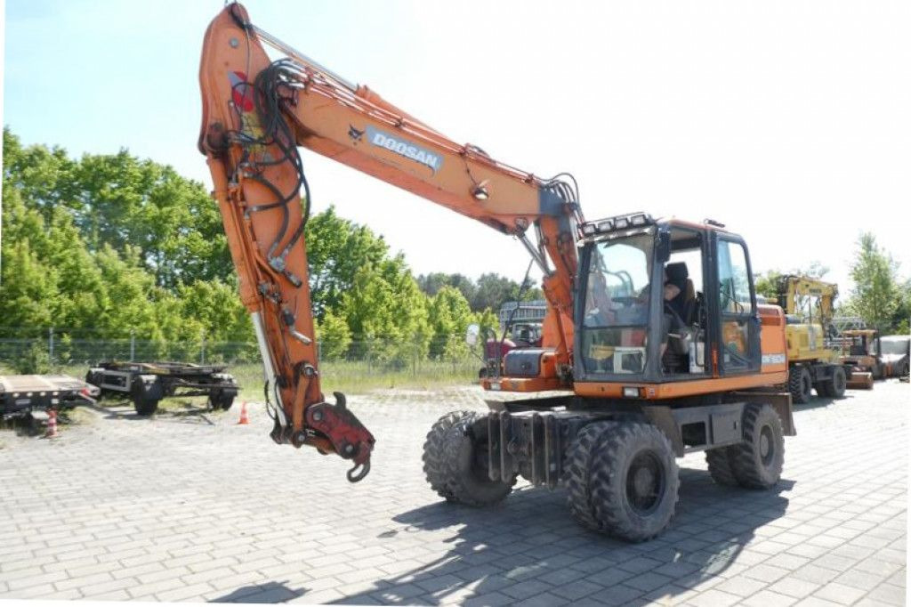 Doosan Mobilbagger DX 160 Mobilbagger - Escavadeira de rodas: foto 2 Doosan Mobilbagger DX 160 Mobilbagger - Escavadeira de rodas: foto 2