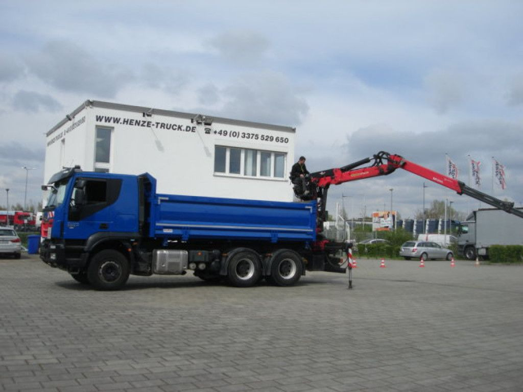 Iveco TRACKER 260T50 6x4 3-Achs Kipper Heckkran Espilo - Camião grua: foto 3 Iveco TRACKER 260T50 6x4 3-Achs Kipper Heckkran Espilo - Camião grua: foto 3