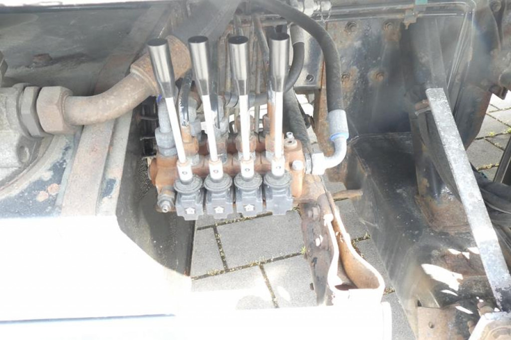 MAN TG-S 26.440 6x4 Pritsche Heckkran PK 27002+Funk - Camião de caixa aberta/ Plataforma, Camião grua: foto 5 MAN TG-S 26.440 6x4 Pritsche Heckkran PK 27002+Funk - Camião de caixa aberta/ Plataforma, Camião grua: foto 5