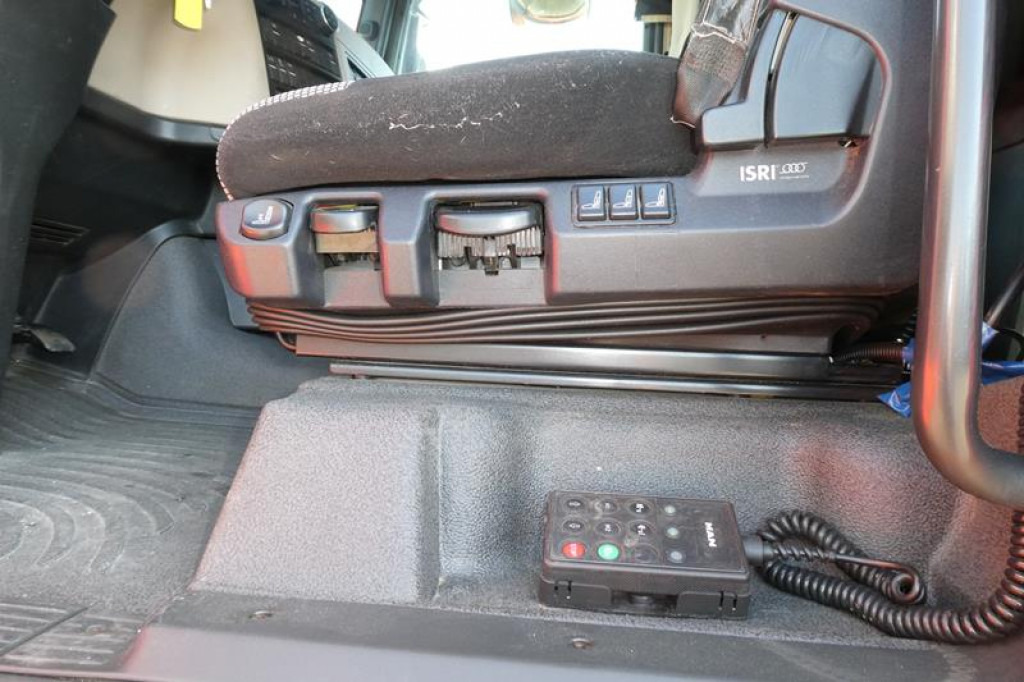 MAN TG-X 24.500 6x2-4 LL-U Pritsche Maschinentransporter - Camião de caixa aberta/ Plataforma: foto 4 MAN TG-X 24.500 6x2-4 LL-U Pritsche Maschinentransporter - Camião de caixa aberta/ Plataforma: foto 4