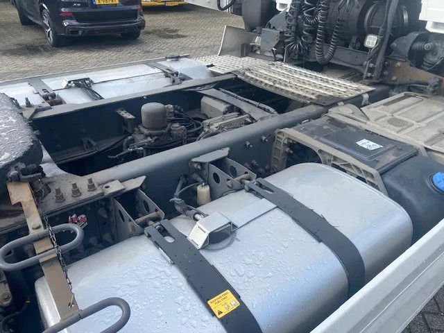 Renault T 440 euro 6 trekker compleet spoilers 2 x tank, low km...... - Tractor: foto 5 Renault T 440 euro 6 trekker compleet spoilers 2 x tank, low km...... - Tractor: foto 5