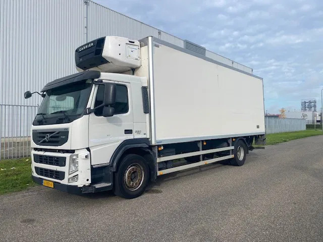 Volvo FM 330 koel vries 2 temperaturen ,CARRIER,met tussenwand, zijdeur en laadklep - Camião frigorífico: foto 1 Volvo FM 330 koel vries 2 temperaturen ,CARRIER,met tussenwand, zijdeur en laadklep - Camião frigorífico: foto 1