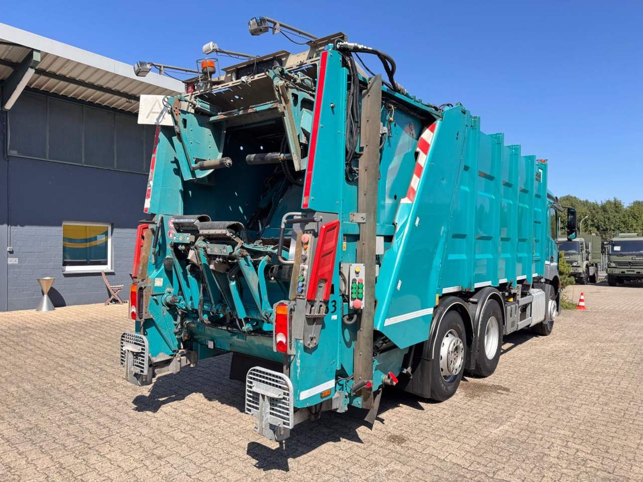 Mercedes-Benz 2533 Antos Müllwagen Zöller Euro6 - Caminhão de lixo: foto 4 Mercedes-Benz 2533 Antos Müllwagen Zöller Euro6 - Caminhão de lixo: foto 4