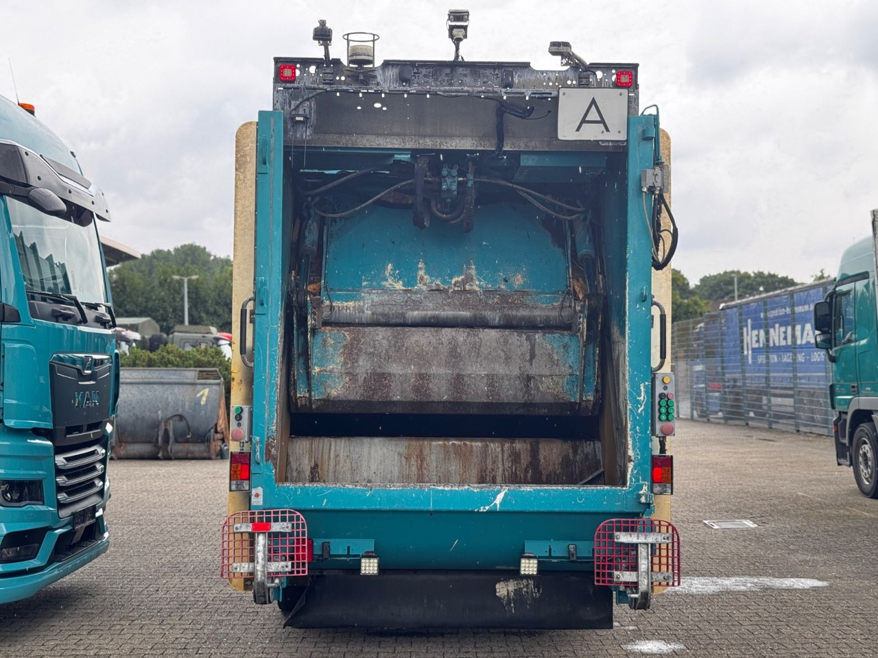 Mercedes-Benz 2630 Econic Müllwagen Zöller - Caminhão de lixo: foto 4 Mercedes-Benz 2630 Econic Müllwagen Zöller - Caminhão de lixo: foto 4