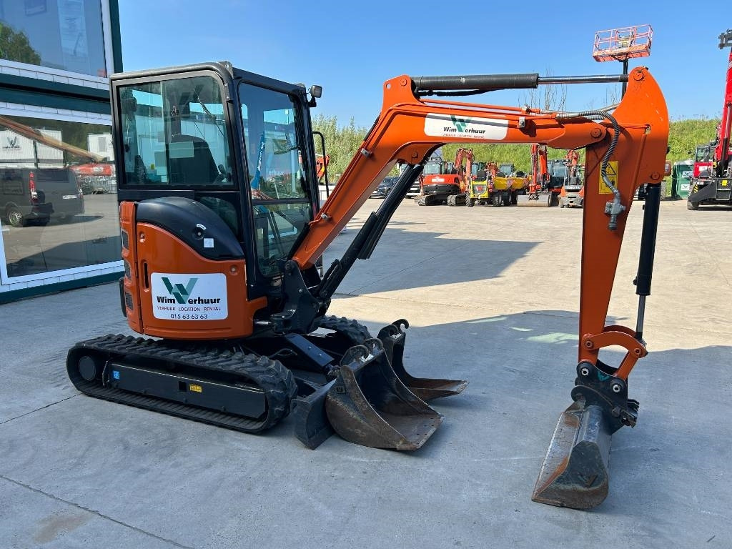 Hitachi ZX 26 U-6 - Mini escavadeira: foto 5 Hitachi ZX 26 U-6 - Mini escavadeira: foto 5