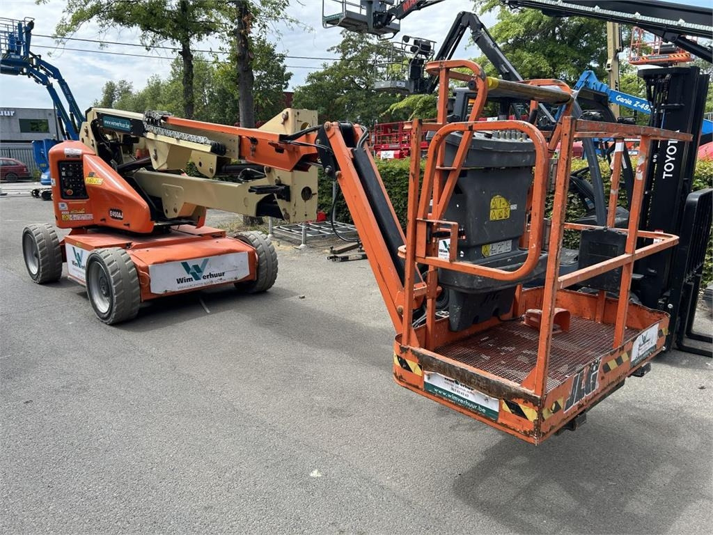 JLG E450AJ (2005) - Plataforma articulada: foto 1 JLG E450AJ (2005) - Plataforma articulada: foto 1